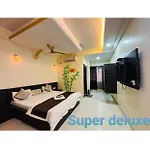 Hotel Saket !! Couple Friendly Family Hotel !!