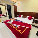 Hotel Saket !! Couple Friendly Family Hotel !!