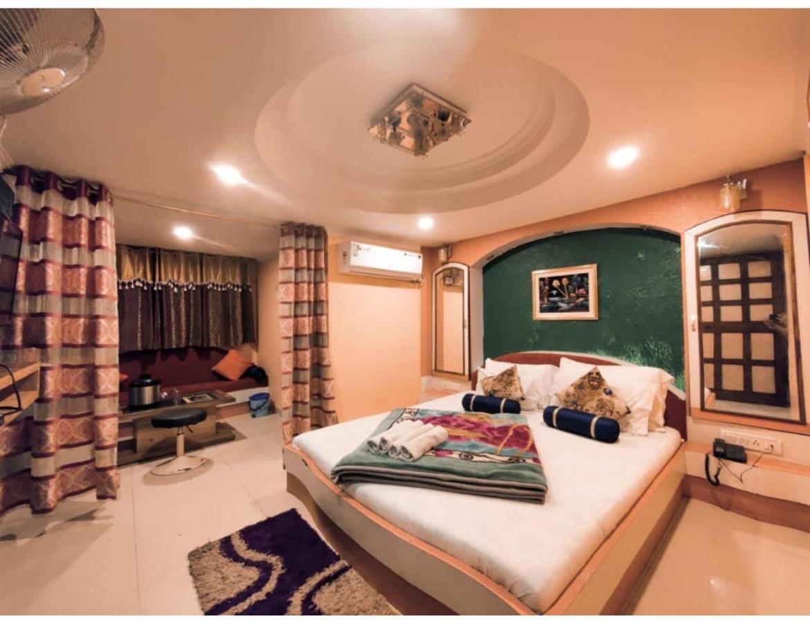 Prateek, Pachmarhi