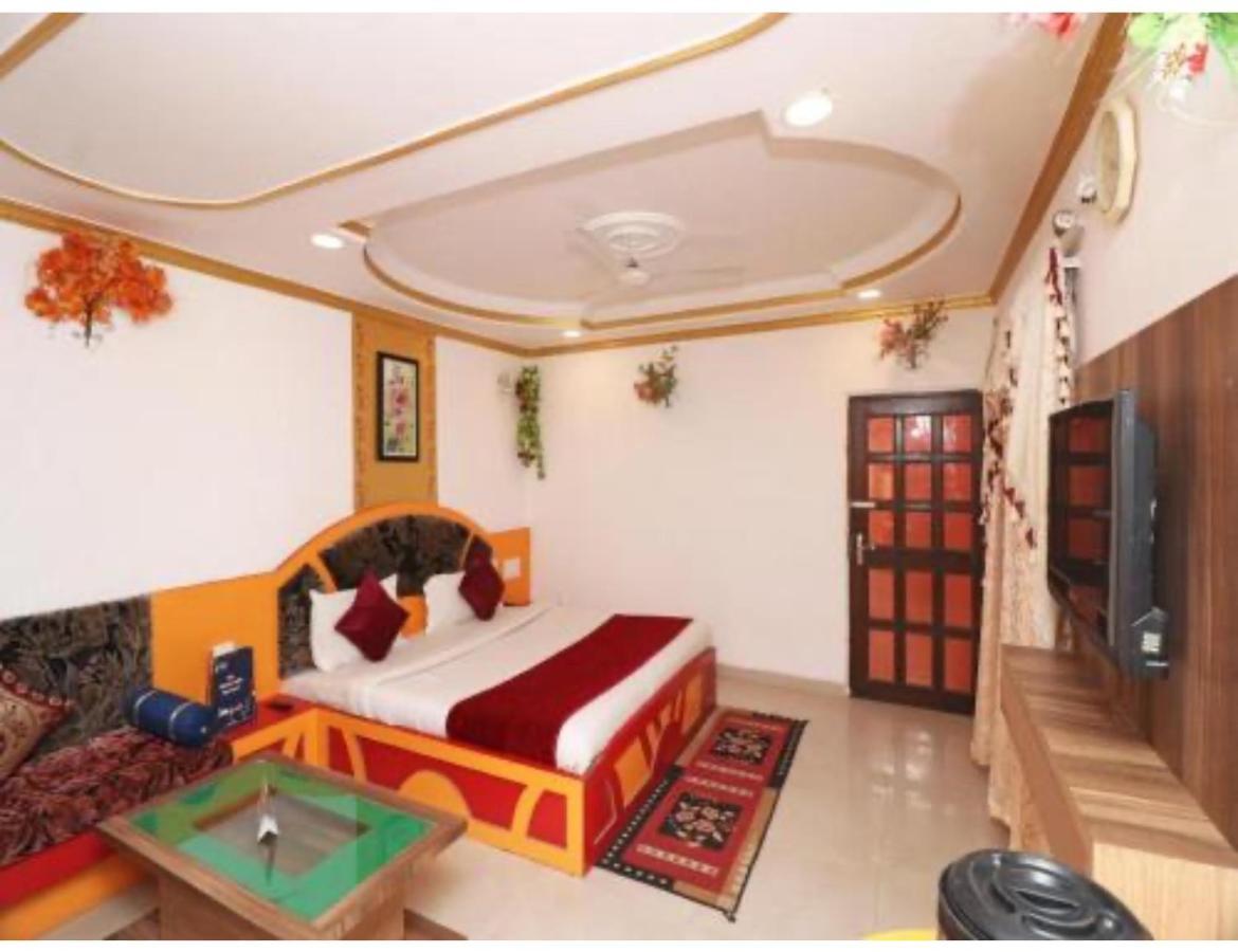 Prateek, Pachmarhi