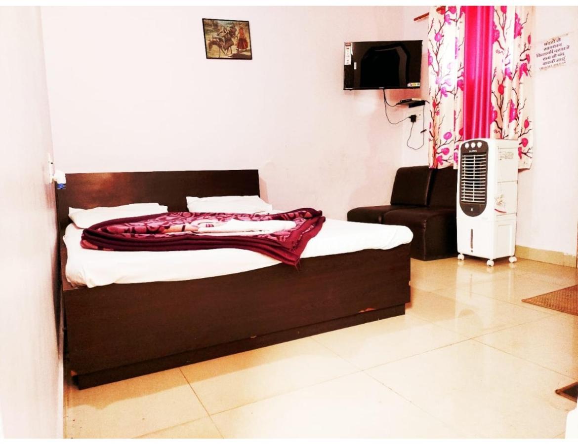Hotel Banjara, *