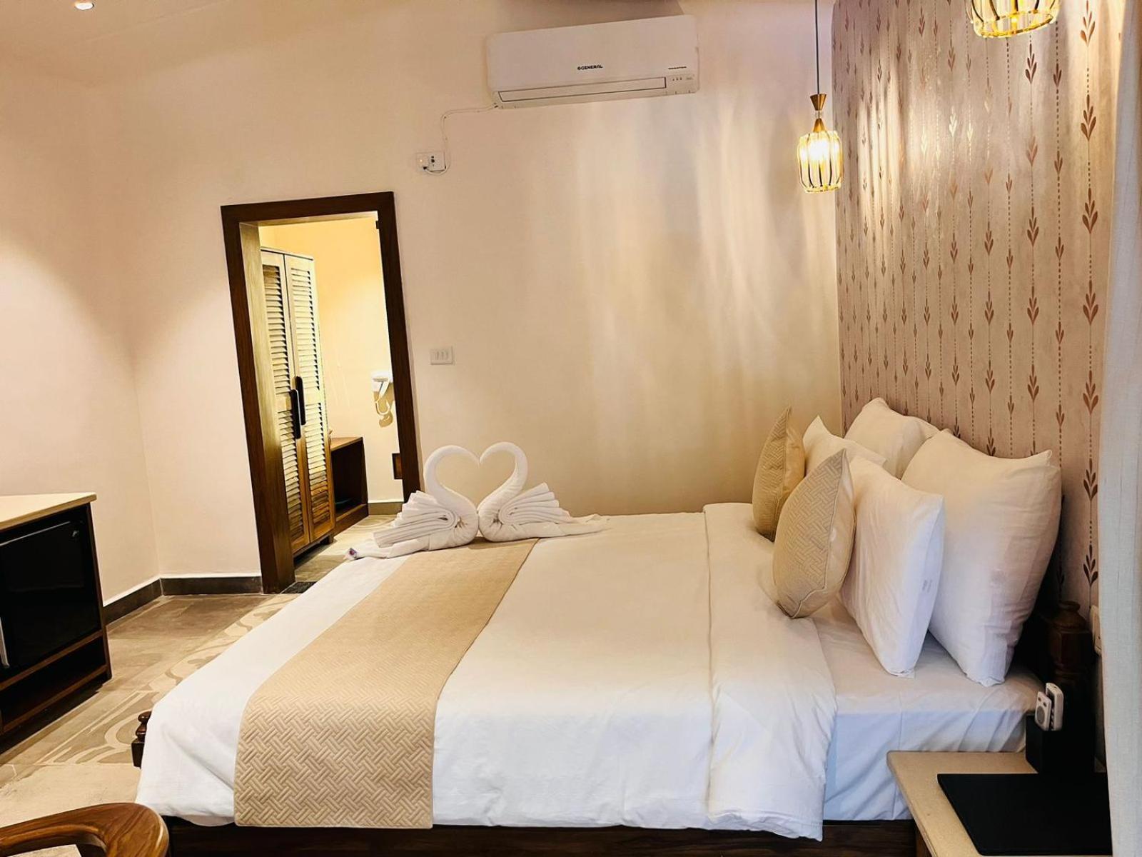 Neelam Foresteria Bed & Breakfast Pachmarhi
