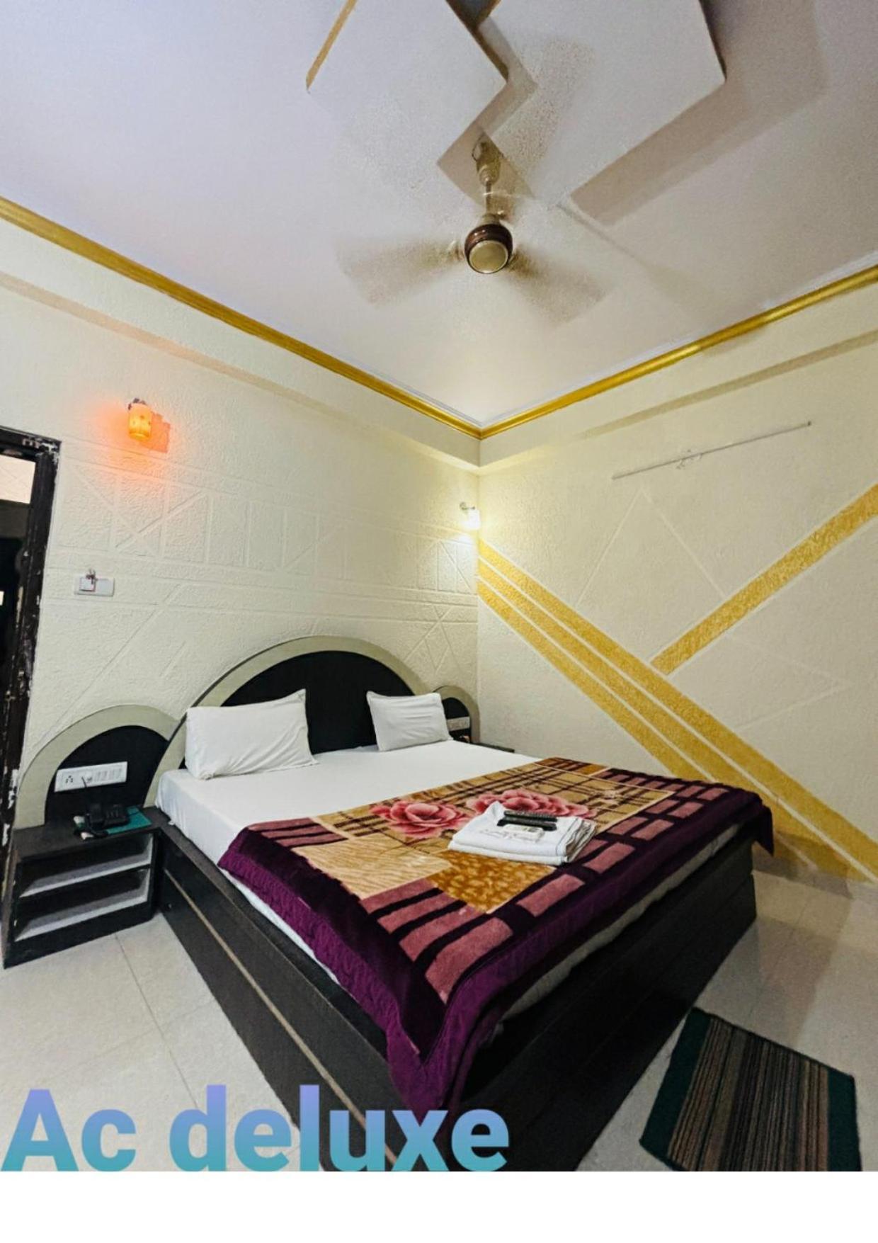 Saket !! Couple Friendly Family !! Hotel Pachmarhi