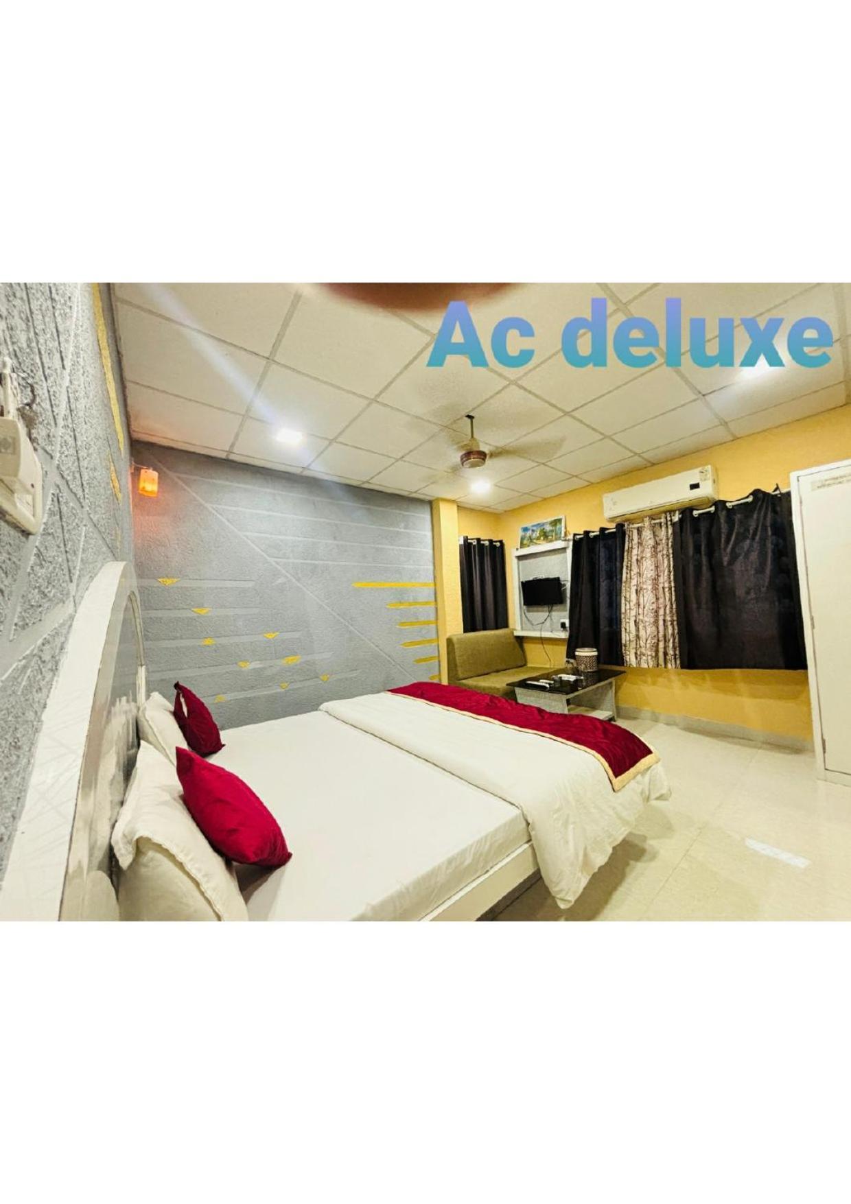 Saket !! Couple Friendly Family !! Hotel Pachmarhi