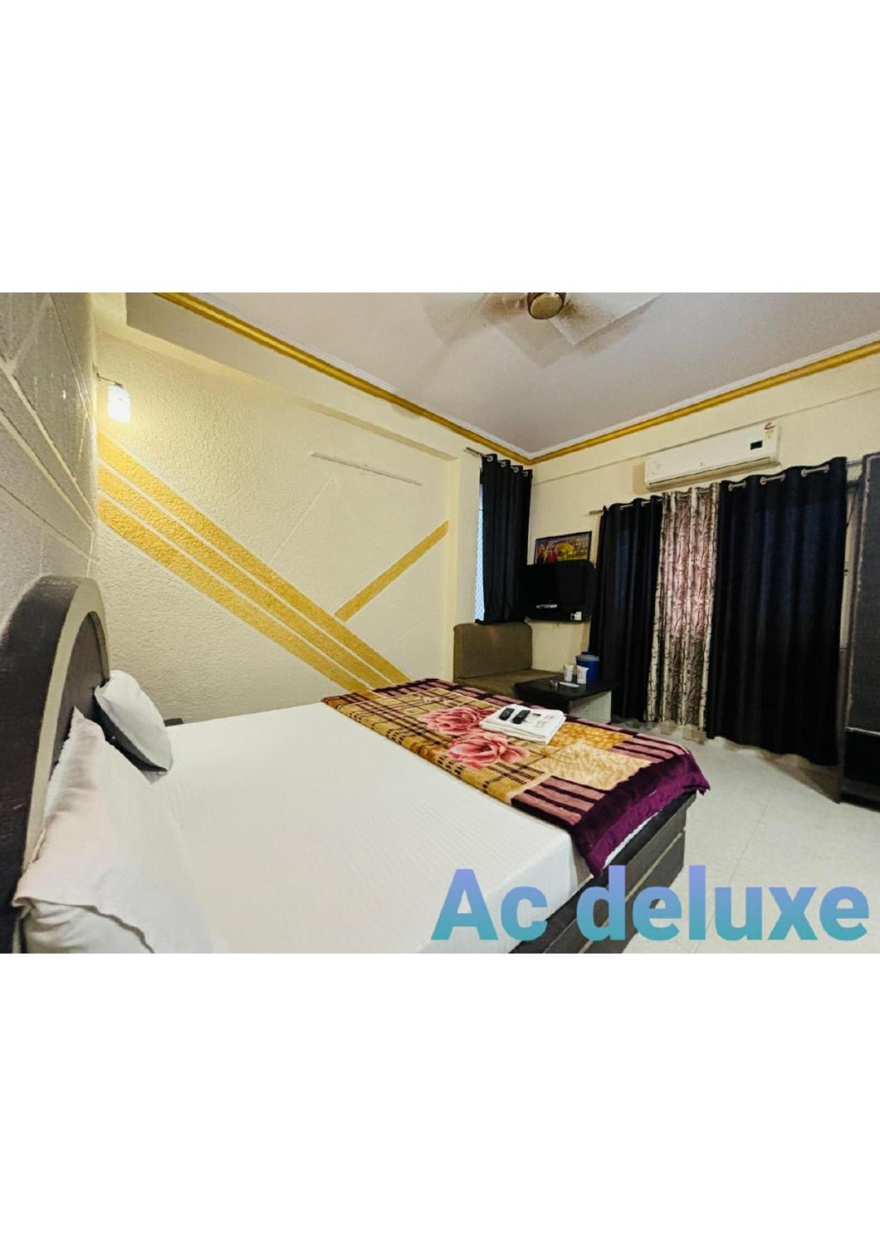 Saket !! Couple Friendly Family !! Hotel Pachmarhi