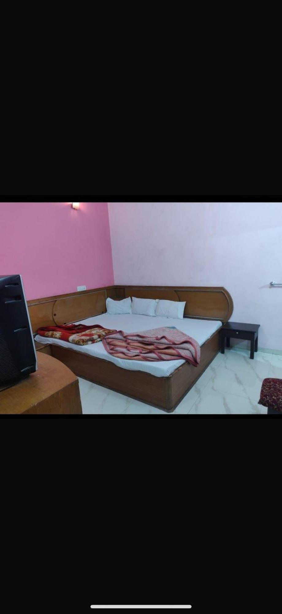 Capsule hotel Midland