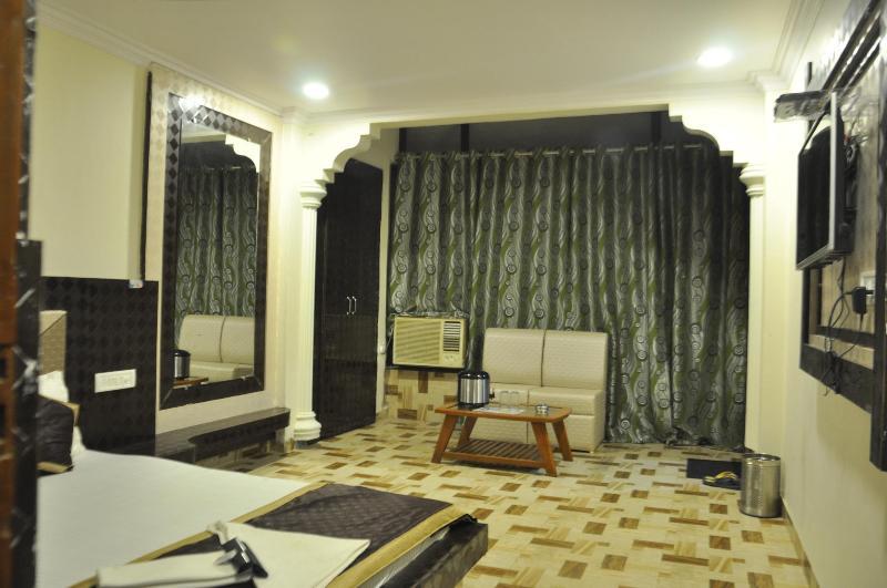 Sanskar Hotel 2*