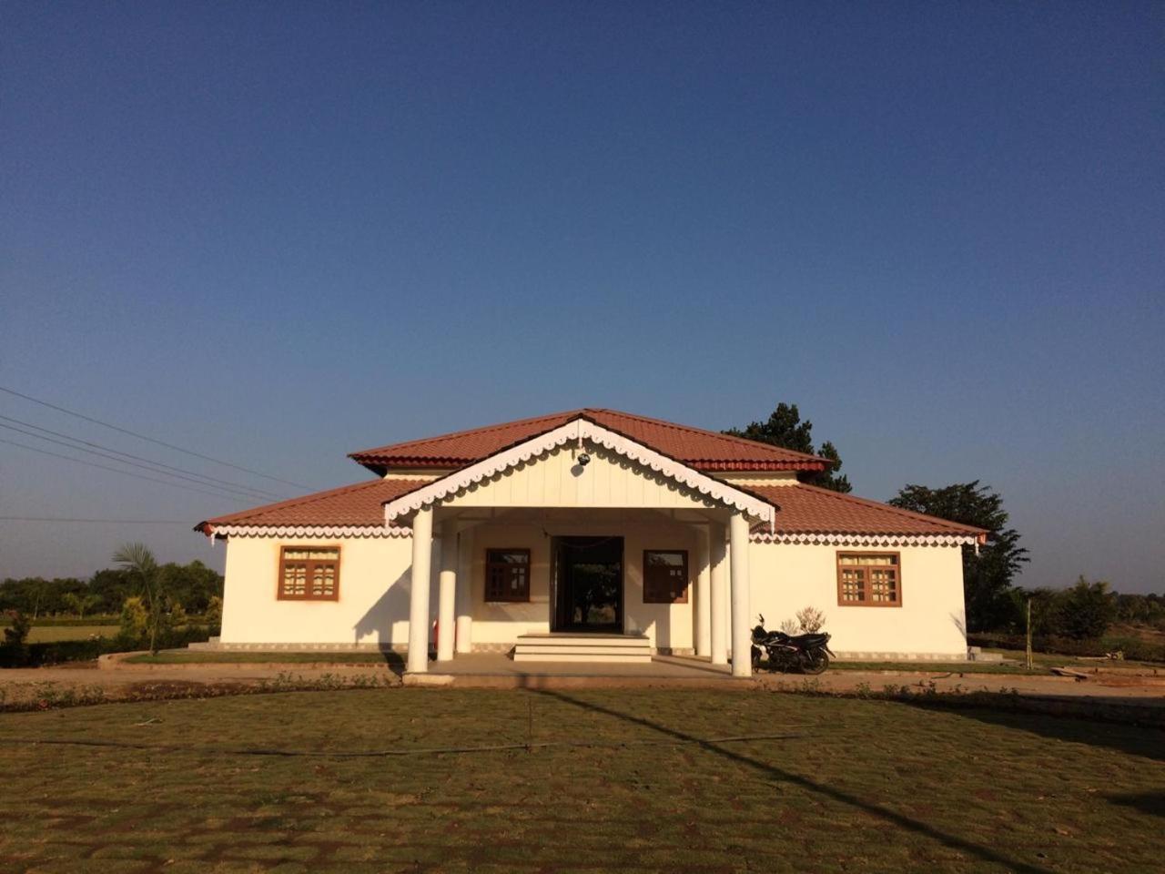 Singanama Farm & Resort